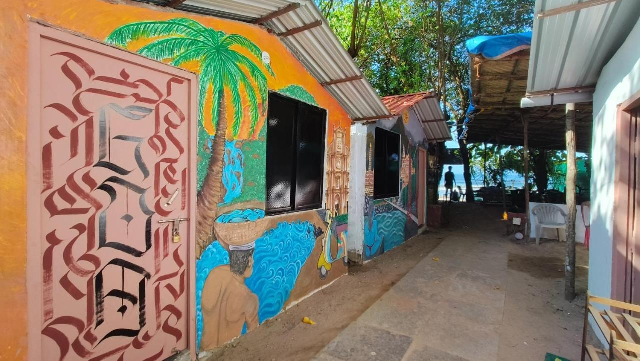 12 Monks - Beachside Hostel อารัมบล ภายนอก รูปภาพ