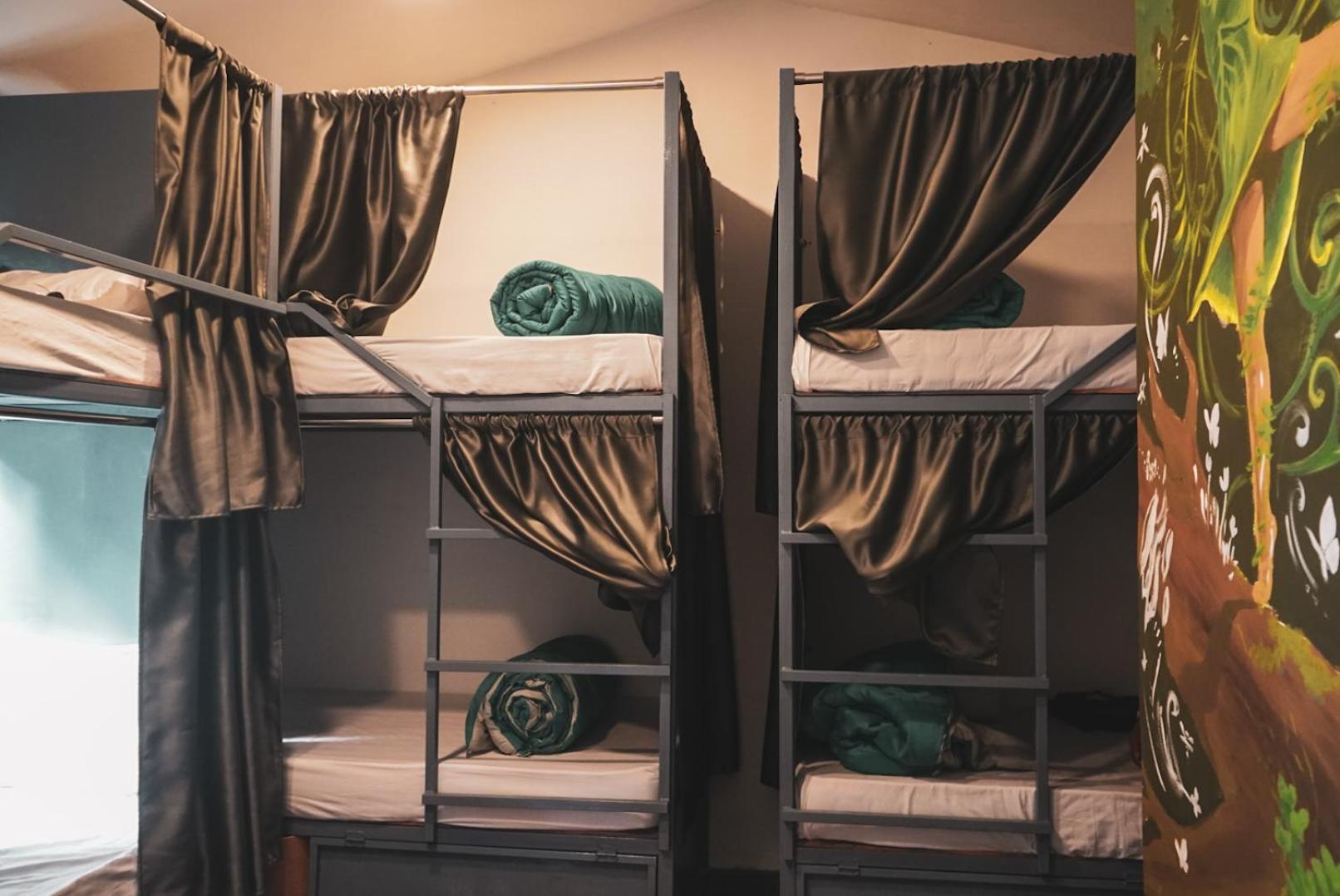 12 Monks - Beachside Hostel อารัมบล ภายนอก รูปภาพ