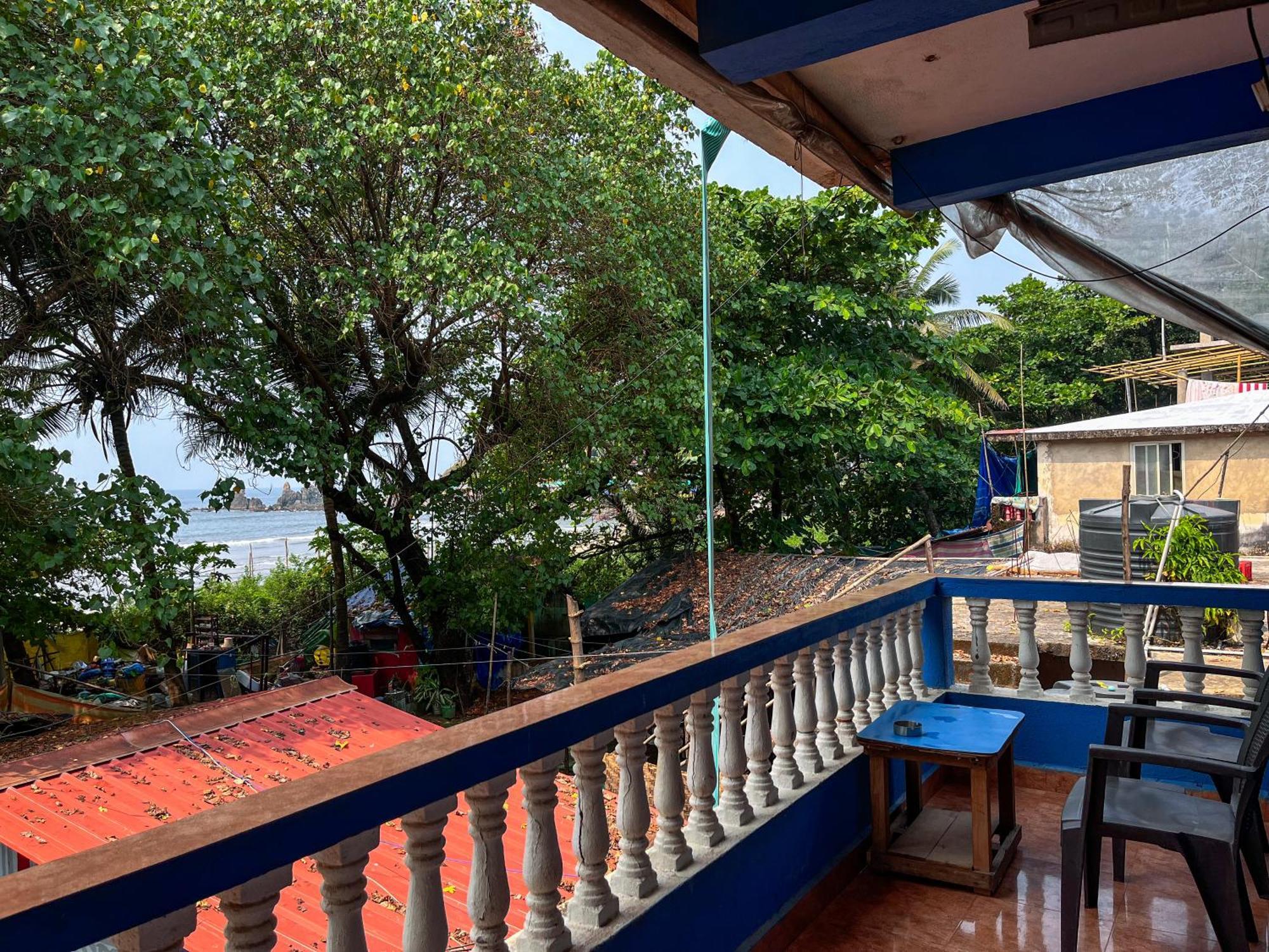 12 Monks - Beachside Hostel อารัมบล ภายนอก รูปภาพ