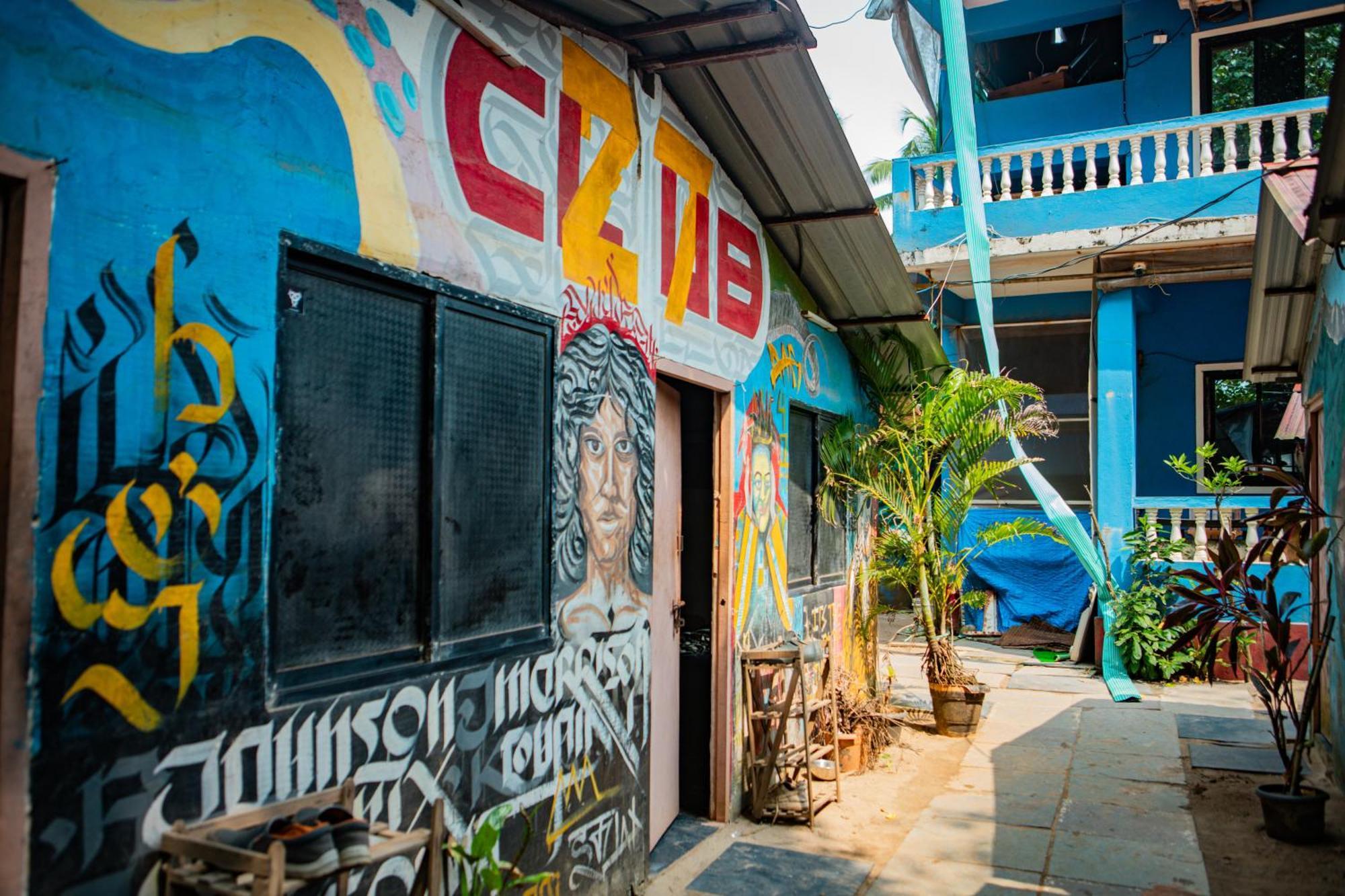 12 Monks - Beachside Hostel อารัมบล ภายนอก รูปภาพ