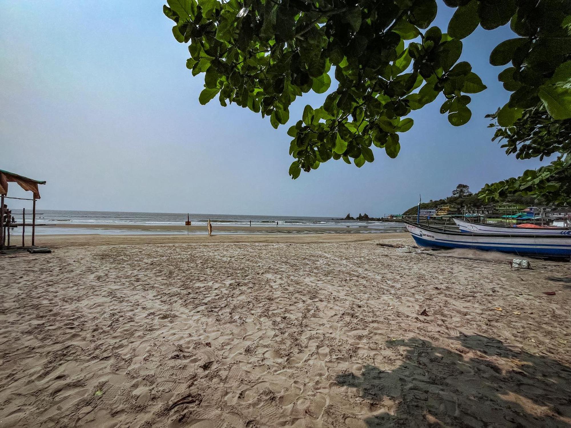 12 Monks - Beachside Hostel อารัมบล ภายนอก รูปภาพ