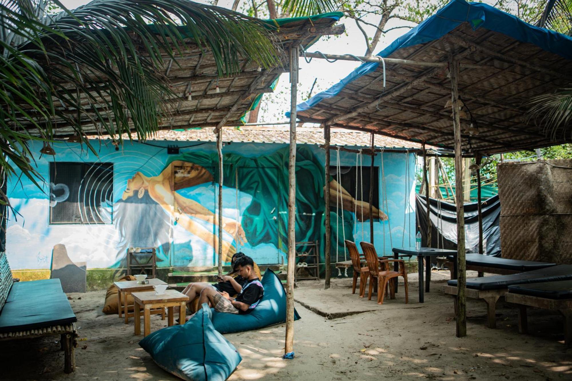12 Monks - Beachside Hostel อารัมบล ภายนอก รูปภาพ