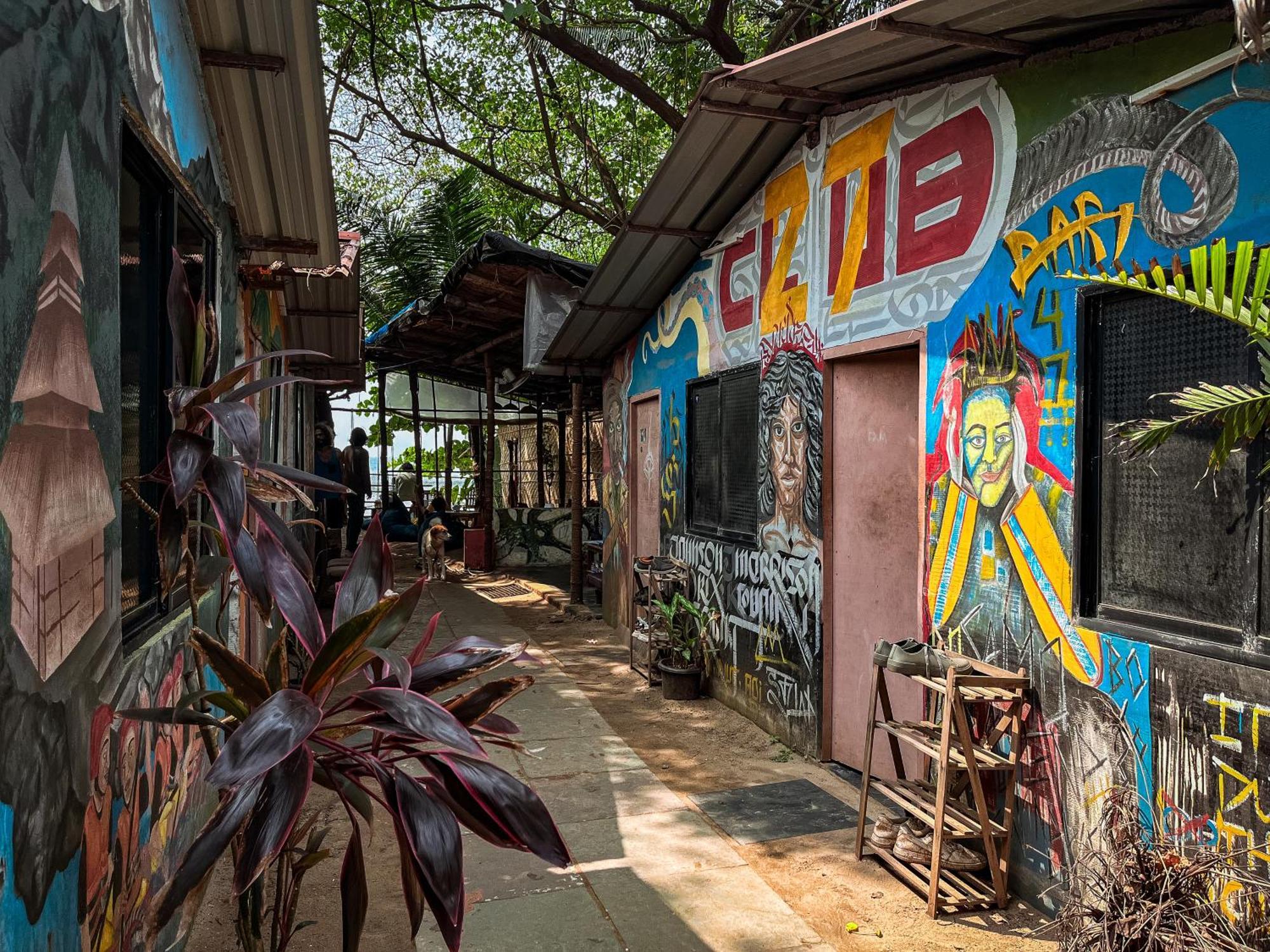 12 Monks - Beachside Hostel อารัมบล ภายนอก รูปภาพ